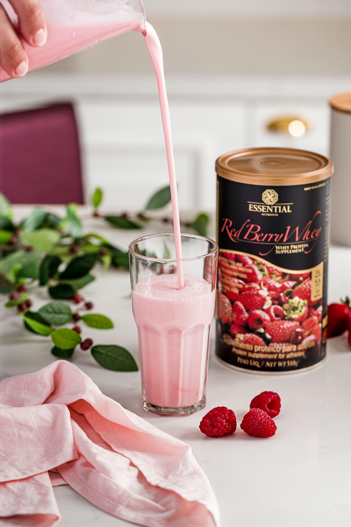 ESSENTIAL - Red Berry Whey (Lata)