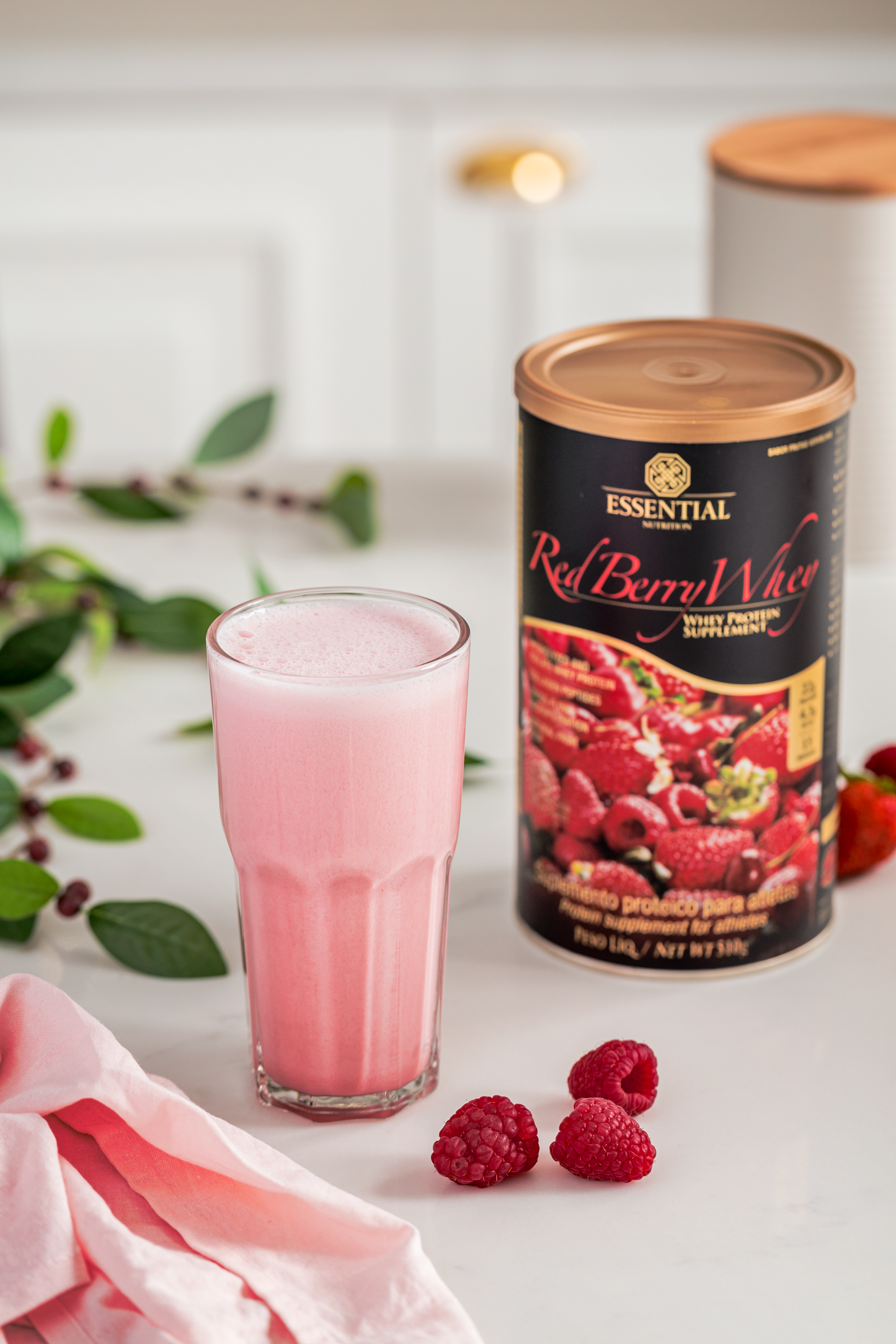 ESSENTIAL - Red Berry Whey (Lata)